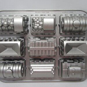 NWT! Nordic Ware 3D Train Cake Pan